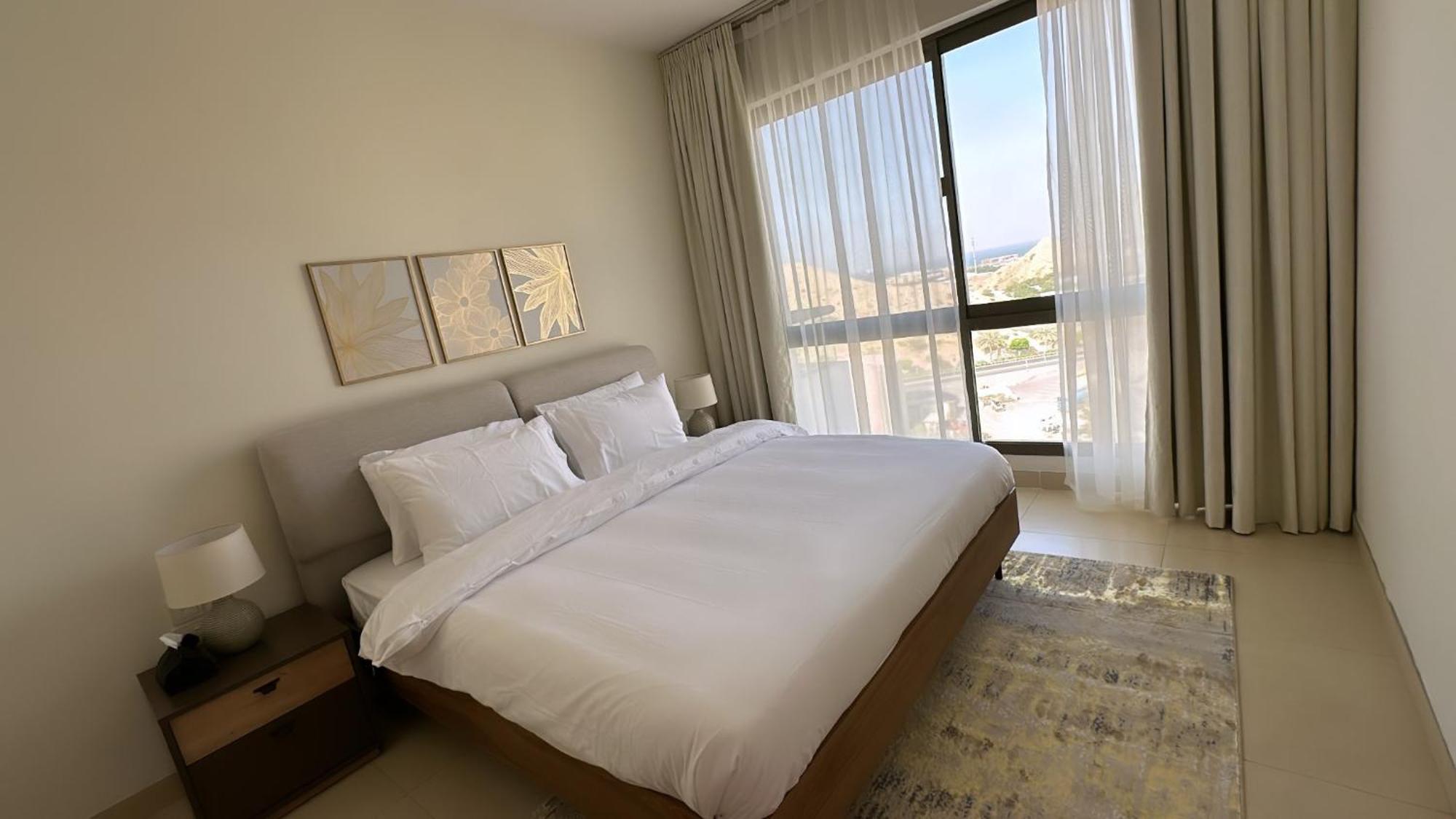 Elegant 3-bed Sea-view *