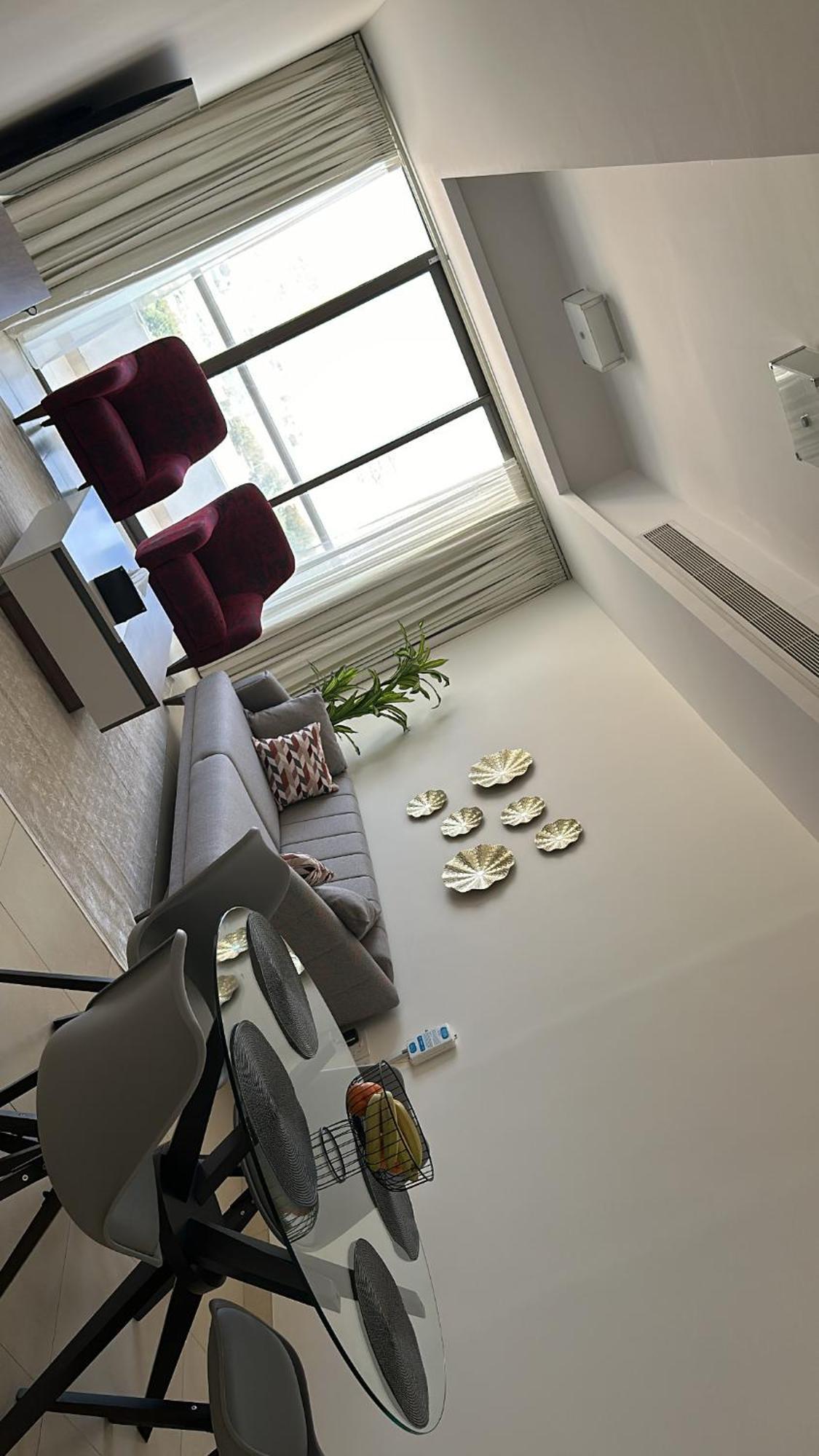 Elegant 3-bed Sea-view *